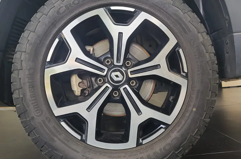 DUSTER ICONIC 1.3T 4X4 MT 2