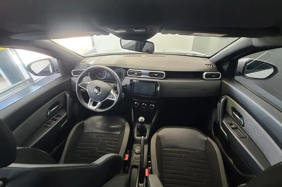 DUSTER ICONIC 1.3T 4X4 MT 8