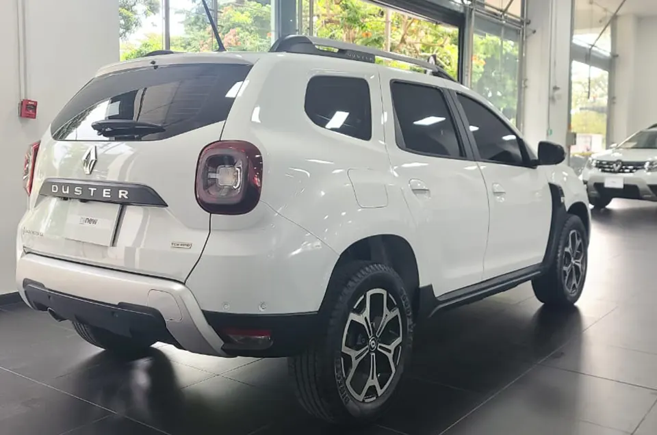 DUSTER ICONIC 1.3T 4X4 MT 2-18