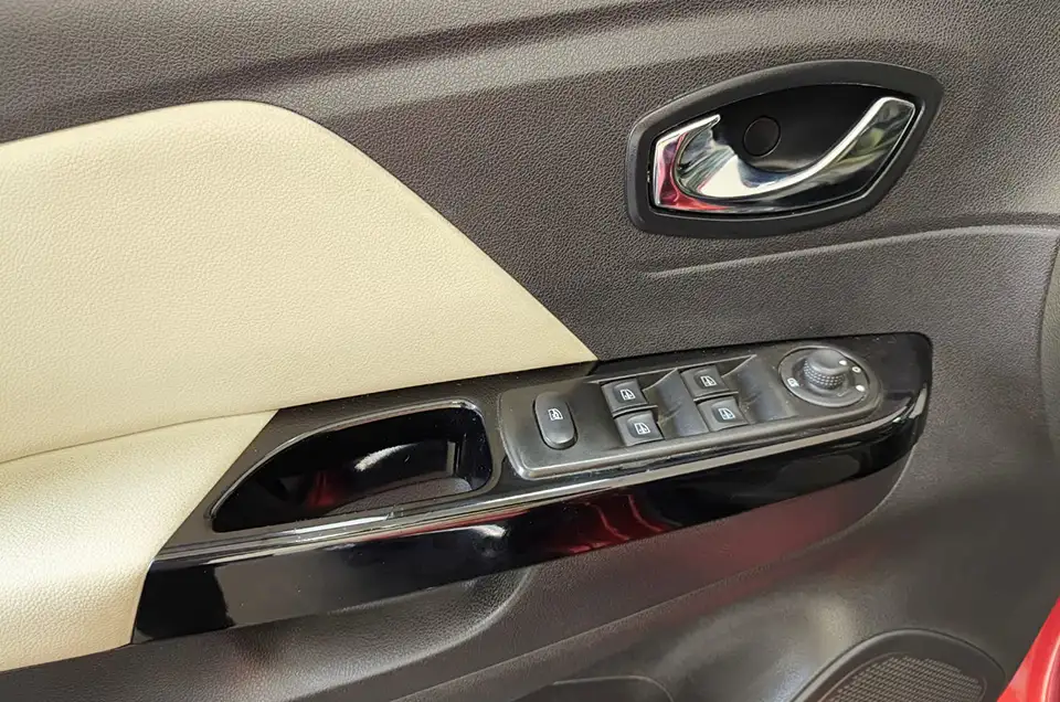 CAPTUR INTENS 2.0 L AT ULC 19