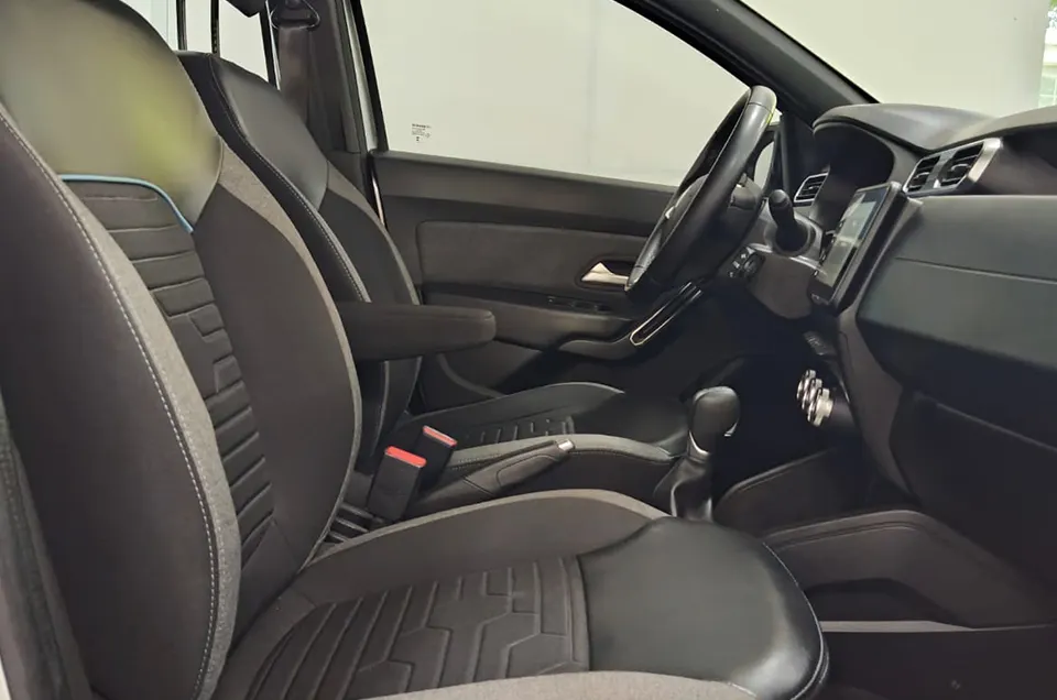 DUSTER ICONIC 1.3T CVT 4 6