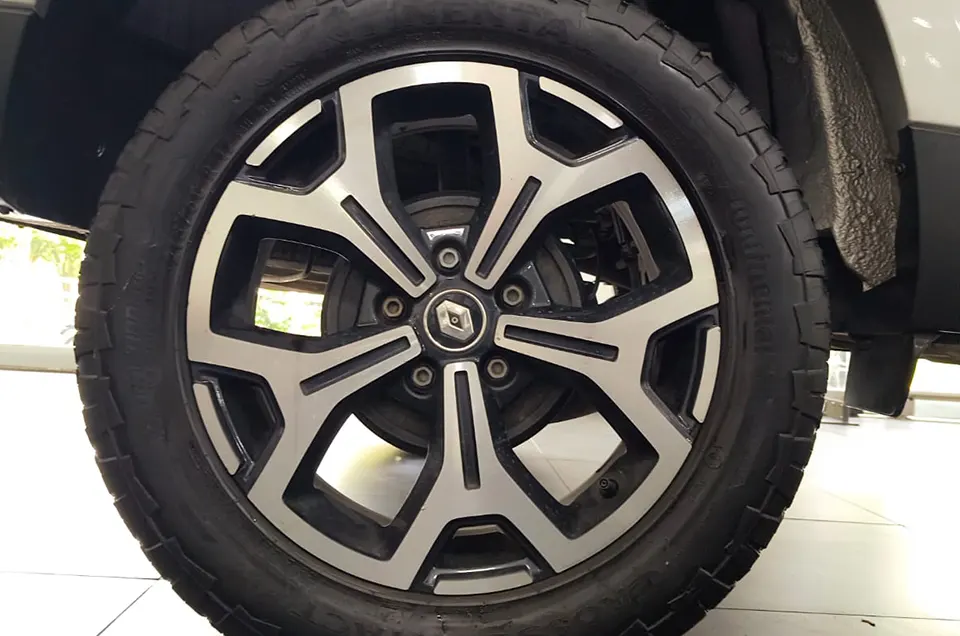 DUSTER ICONIC 1.3T CVT sa 2